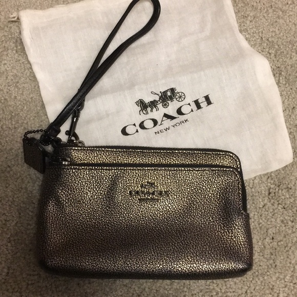 Coach Handbags - 📍FINAL PRICE📍Coach wristlet wallet•metallic gold